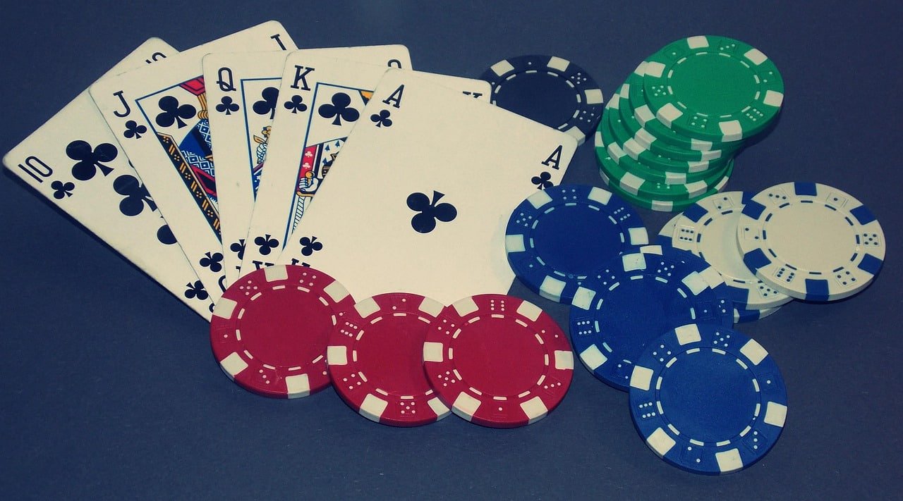 25hd Myanmar ကစားသမားများ Live Casino APP ဖြင့် Dragon Tiger ကစားနေသောမြင်ကွင်း